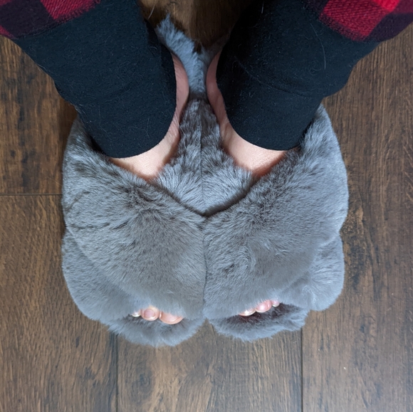 LOFT Faux Fur Cross Slide Slippers - Picture 7 of 8